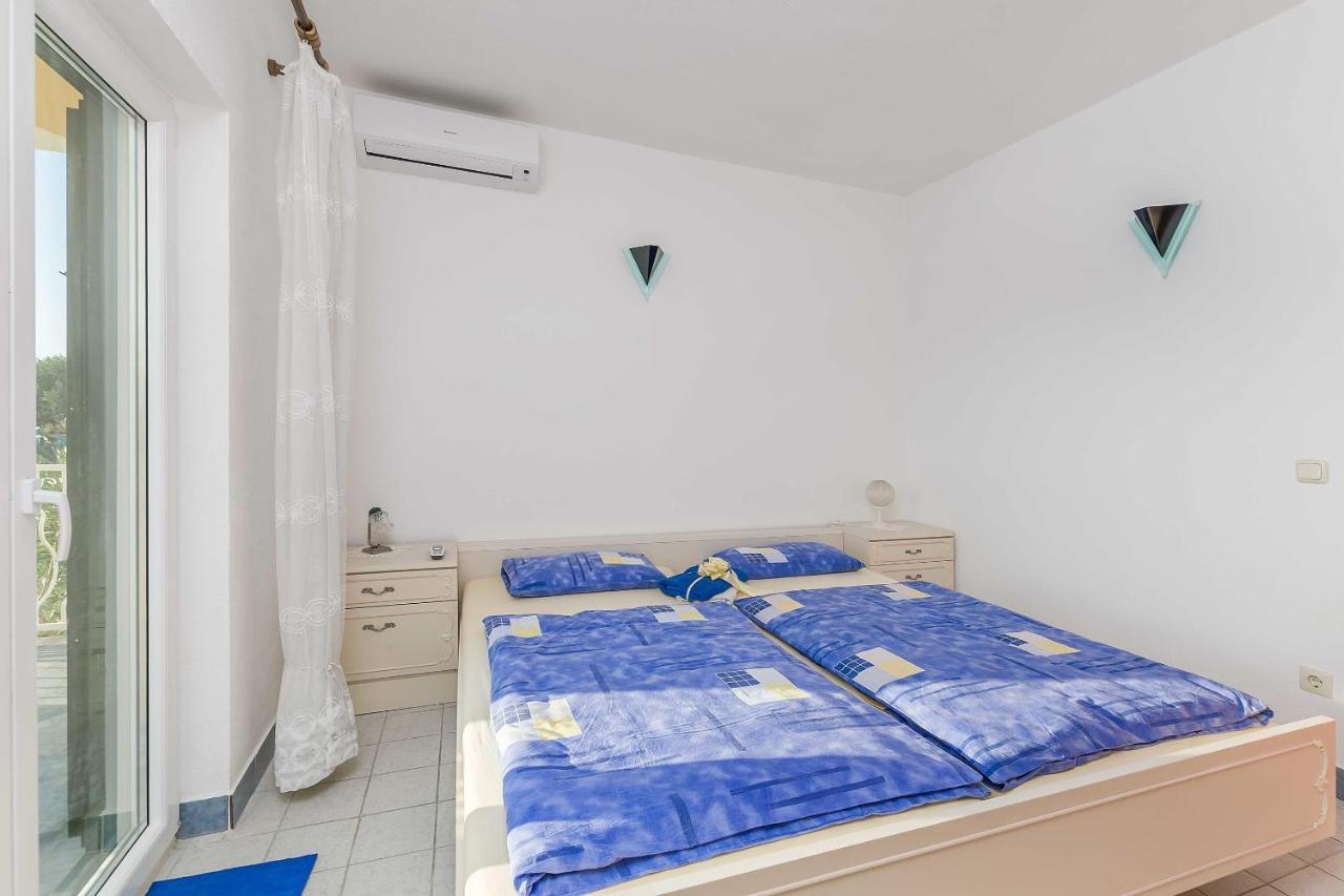 Ana Maria Apartman *